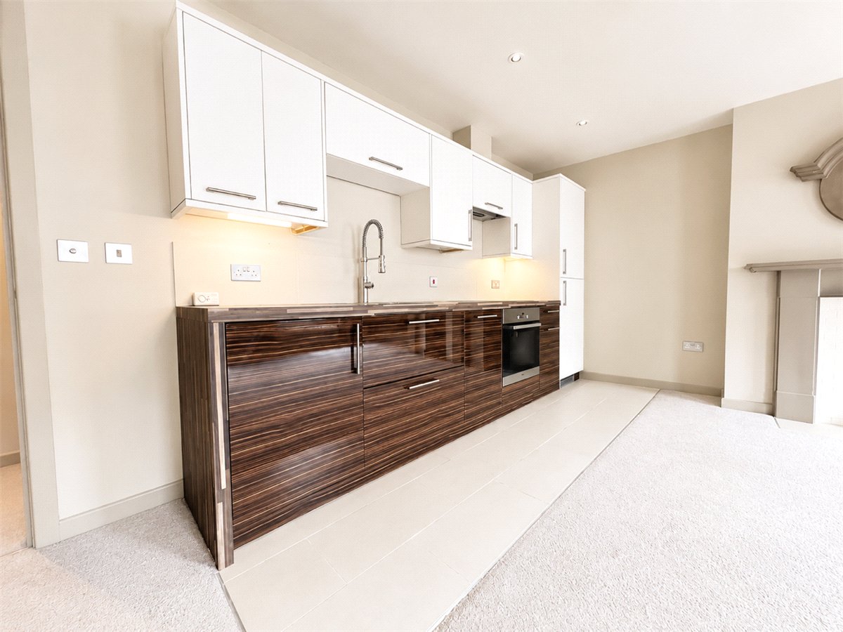 2 bedroom Flat, The Square, Winchester, SO23 - Available, Image 2