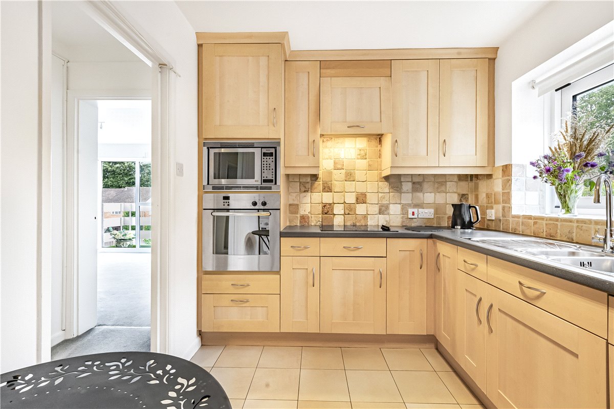 2 bedroom Flat, Cunliffe Close, Oxford, OX2 - Sold, Image 2