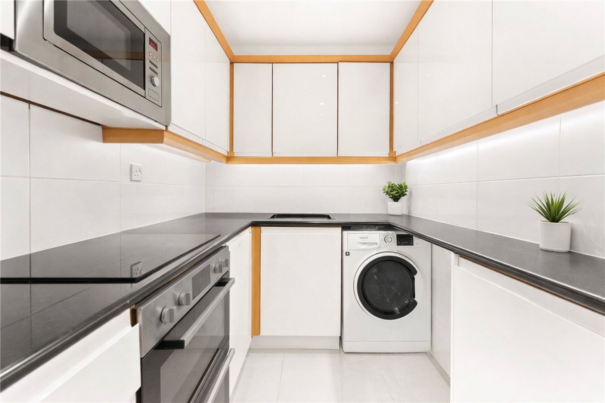 3 bedroom Flat, Queens Gate, South Kensington, SW7 - Available, Image 11