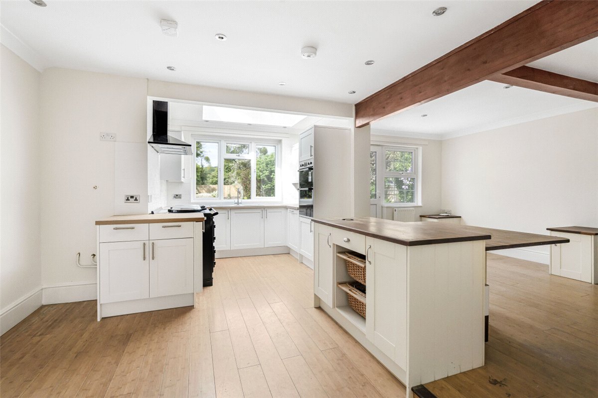 4 bedroom Bungalow, London Road, Wendover, HP22 - Let Agreed, Image 1