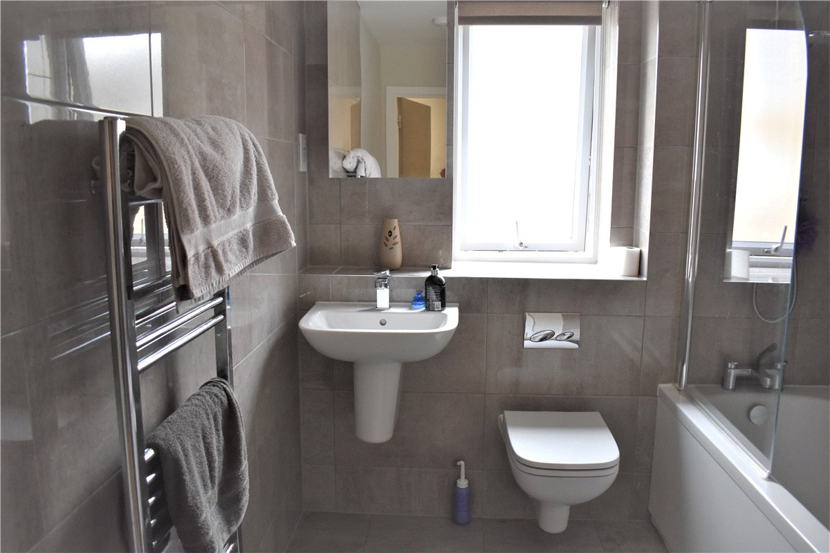 2 bedroom Flat, Steel Close, Newtown Road, RG14 - , Image 5
