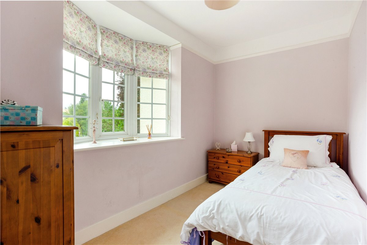 6 bedroom House, Bath Road, Marlborough, SN8 - Available, Image 18