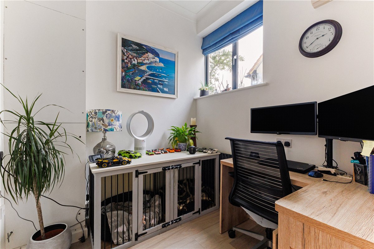 4 bedroom House, Russley Park, Baydon, SN8 - Available, Image 12