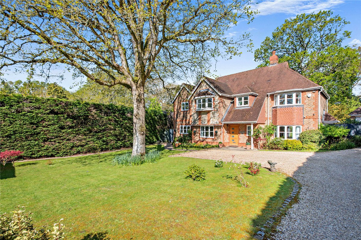 5 bedroom House, Oak Close, Baughurst, RG26 - Available