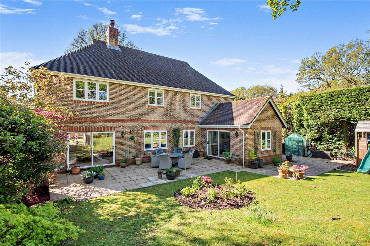 5 bedroom House, Oak Close, Baughurst, RG26 - Available