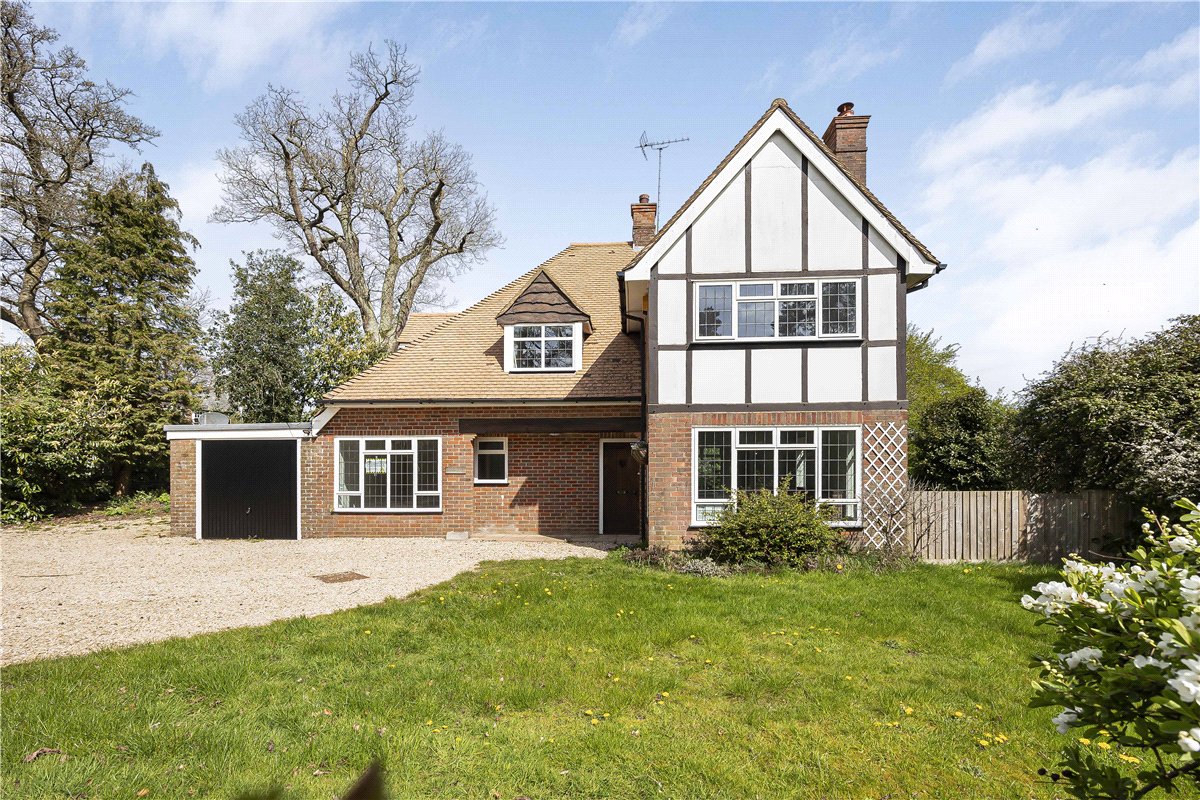 4 bedroom House, Potter Row, Great Missenden, HP16 - Available