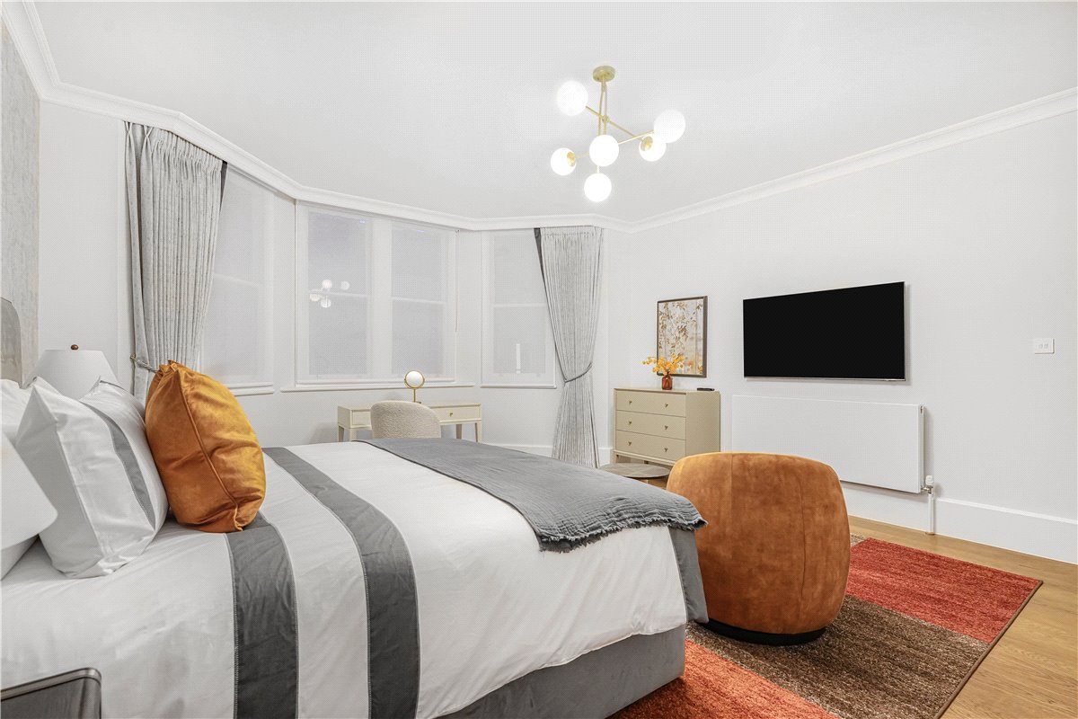3 bedroom Flat, Holland Park, London, W11 - Available, Image 3