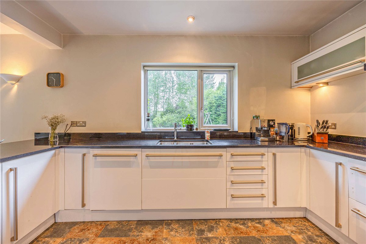 5 bedroom House, Andover Road, Newbury, RG14 - Available, Image 21