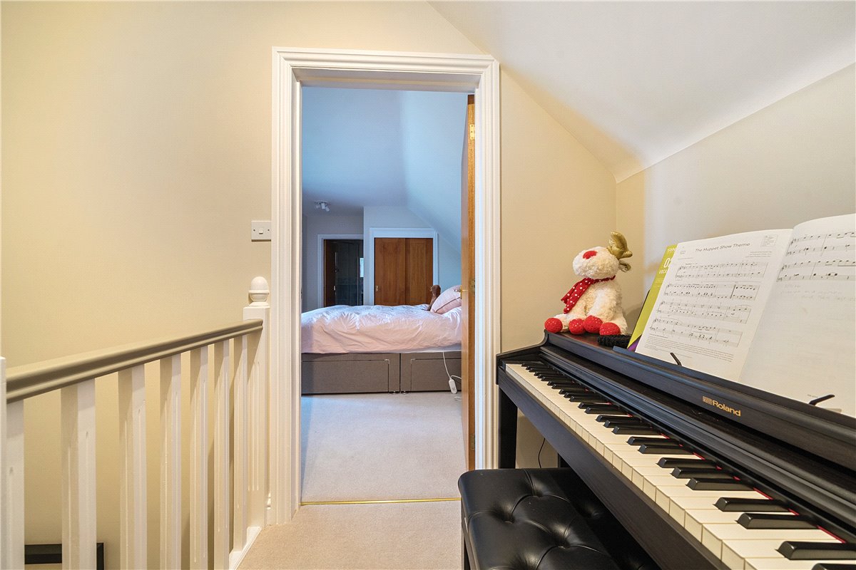 3 bedroom Flat, Woodridge, Newbury, RG14 - , Image 9