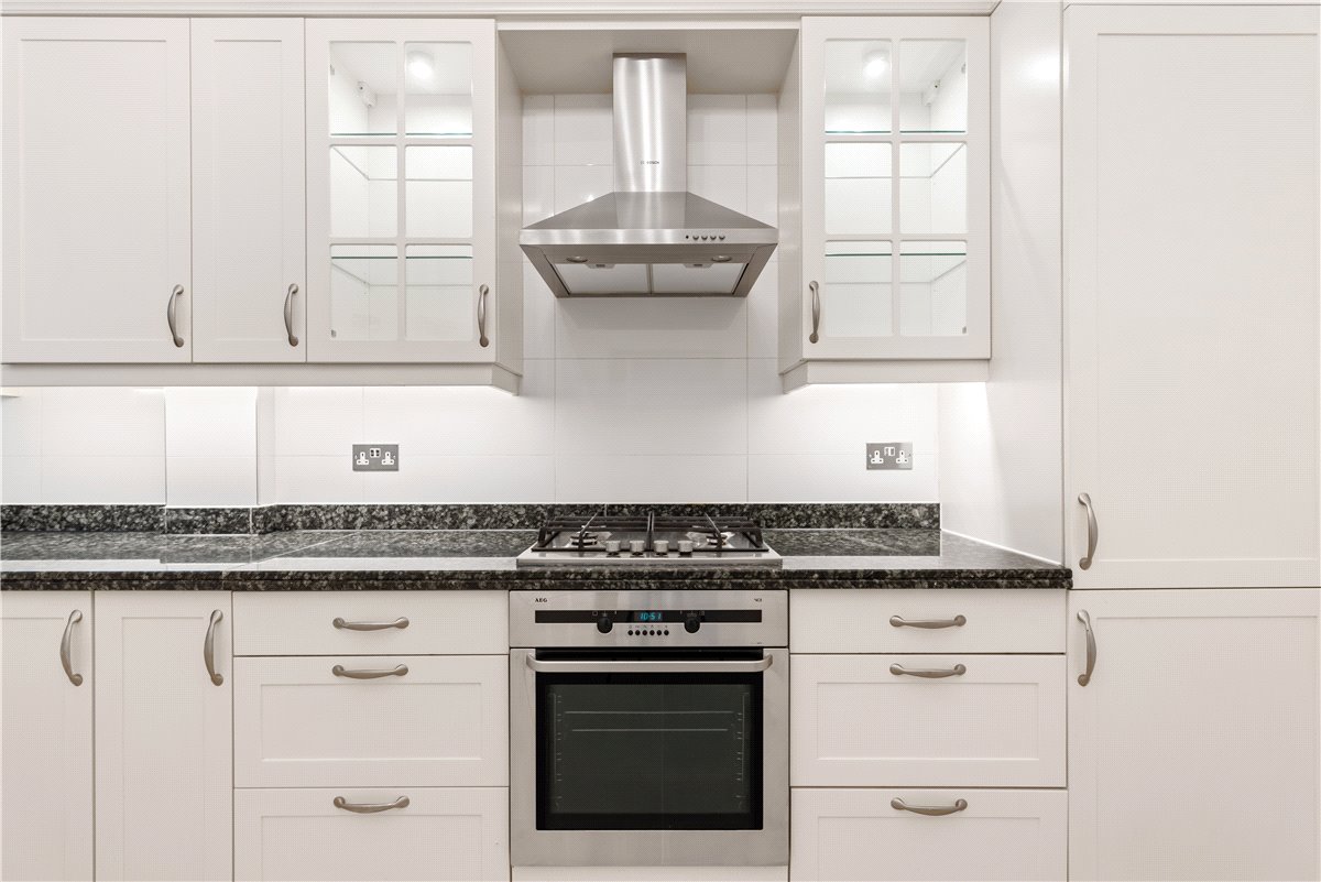 3 bedroom Maisonette, Egerton Gardens, Knightsbridge, SW3 - Available, Image 9