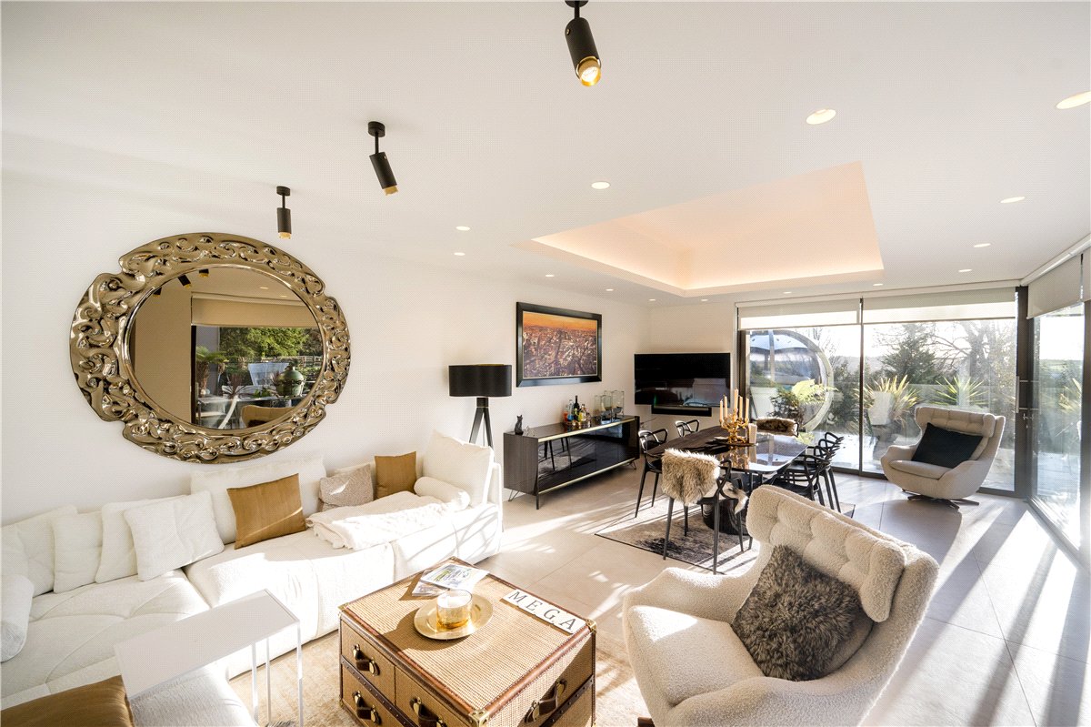 4 bedroom House, Rossett Green Lane, Harrogate, HG2 - Available, Image 1