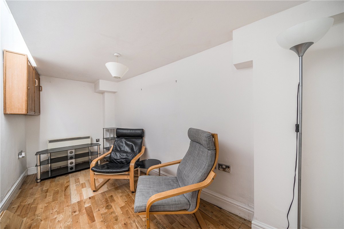 2 bedroom Maisonette, Vineyards, Bath, BA1 - Available, Image 8