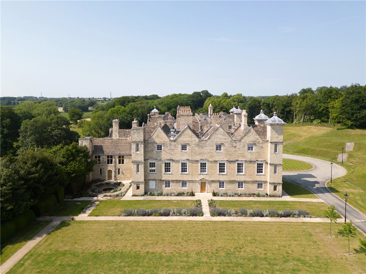 2 bedroom Flat, Shrewsbury, Ledston Hall, Back Newton Lane, WF10 - , Image 2