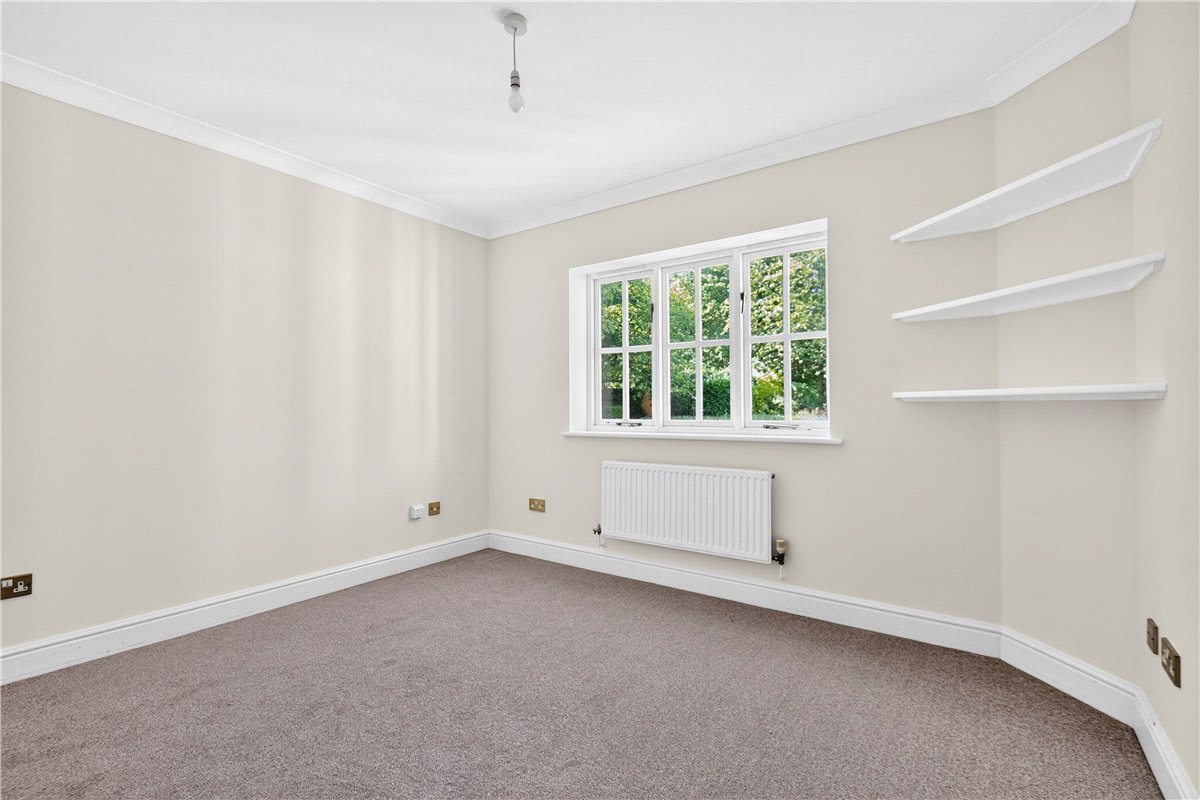 5 bedroom House, Whitethorn Close, Stoke Mandeville, HP22 - Available, Image 9