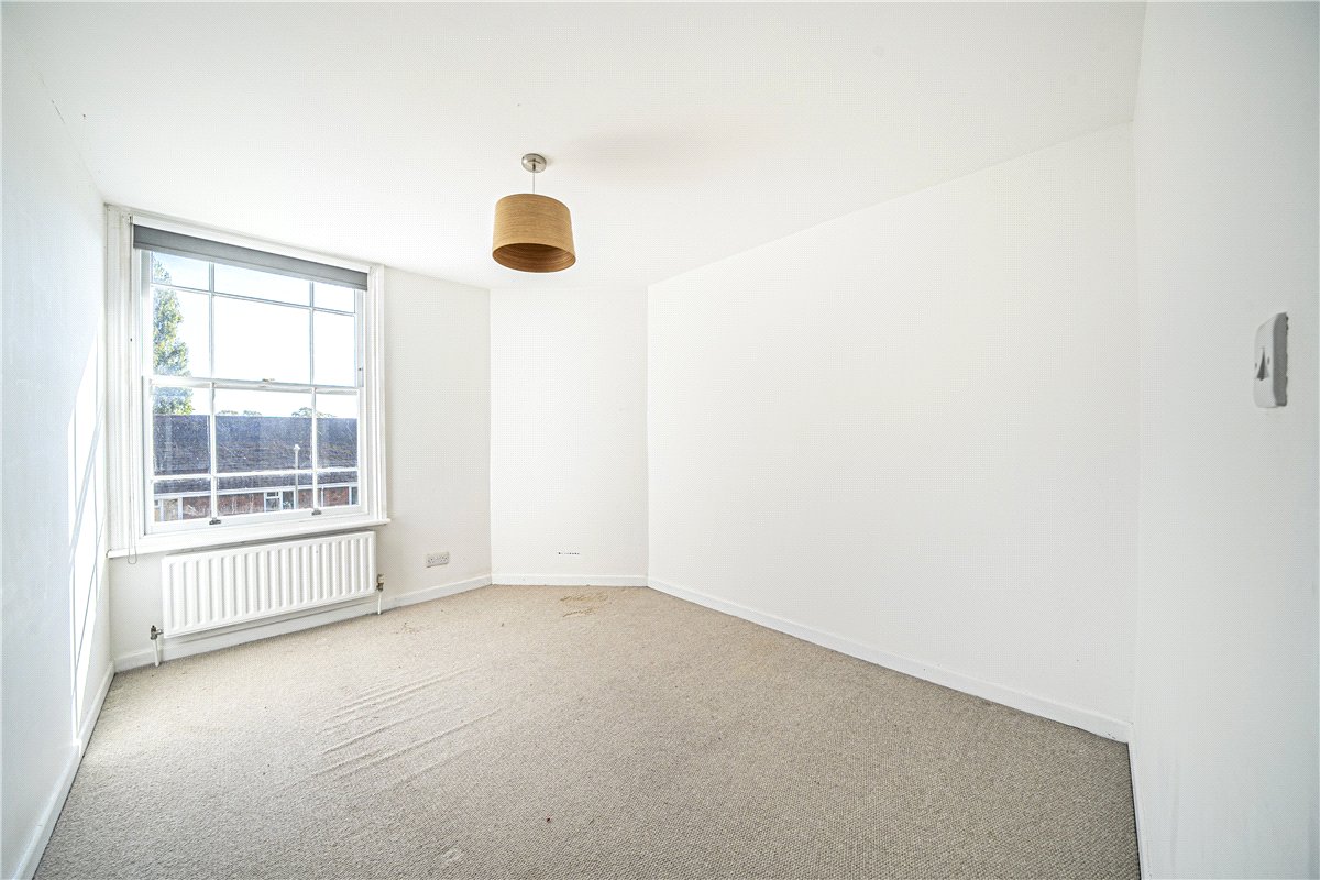 3 bedroom Flat, Hyde Street, Winchester, SO23 - Available, Image 4