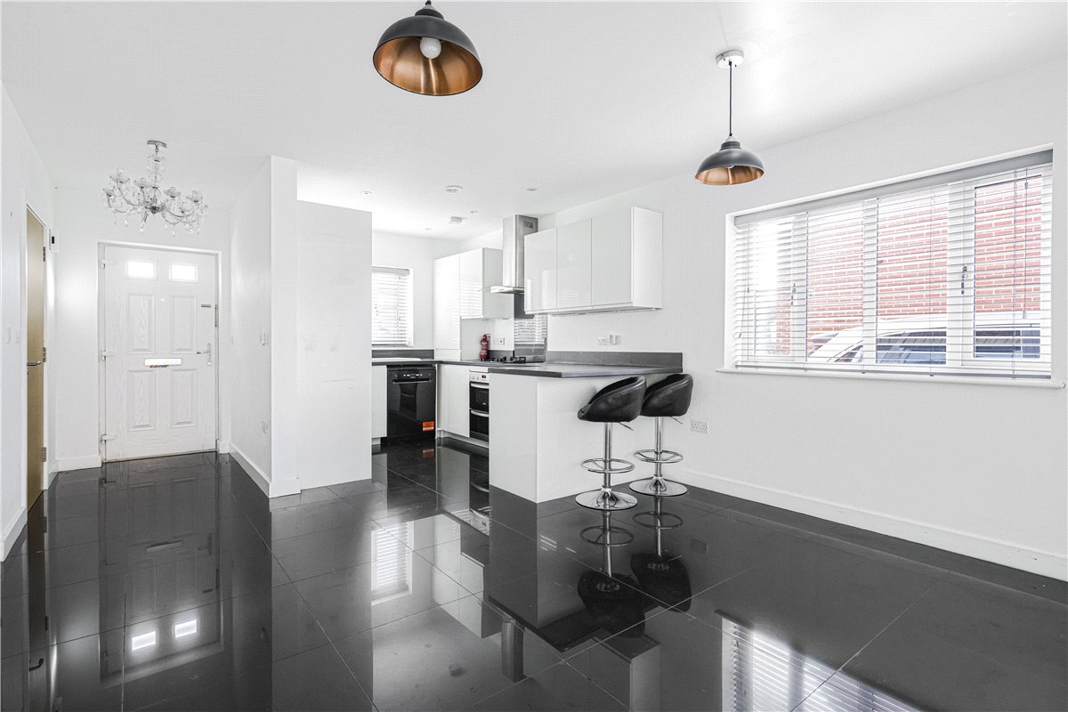 3 bedroom House, The Firs, Grove, OX12 - 