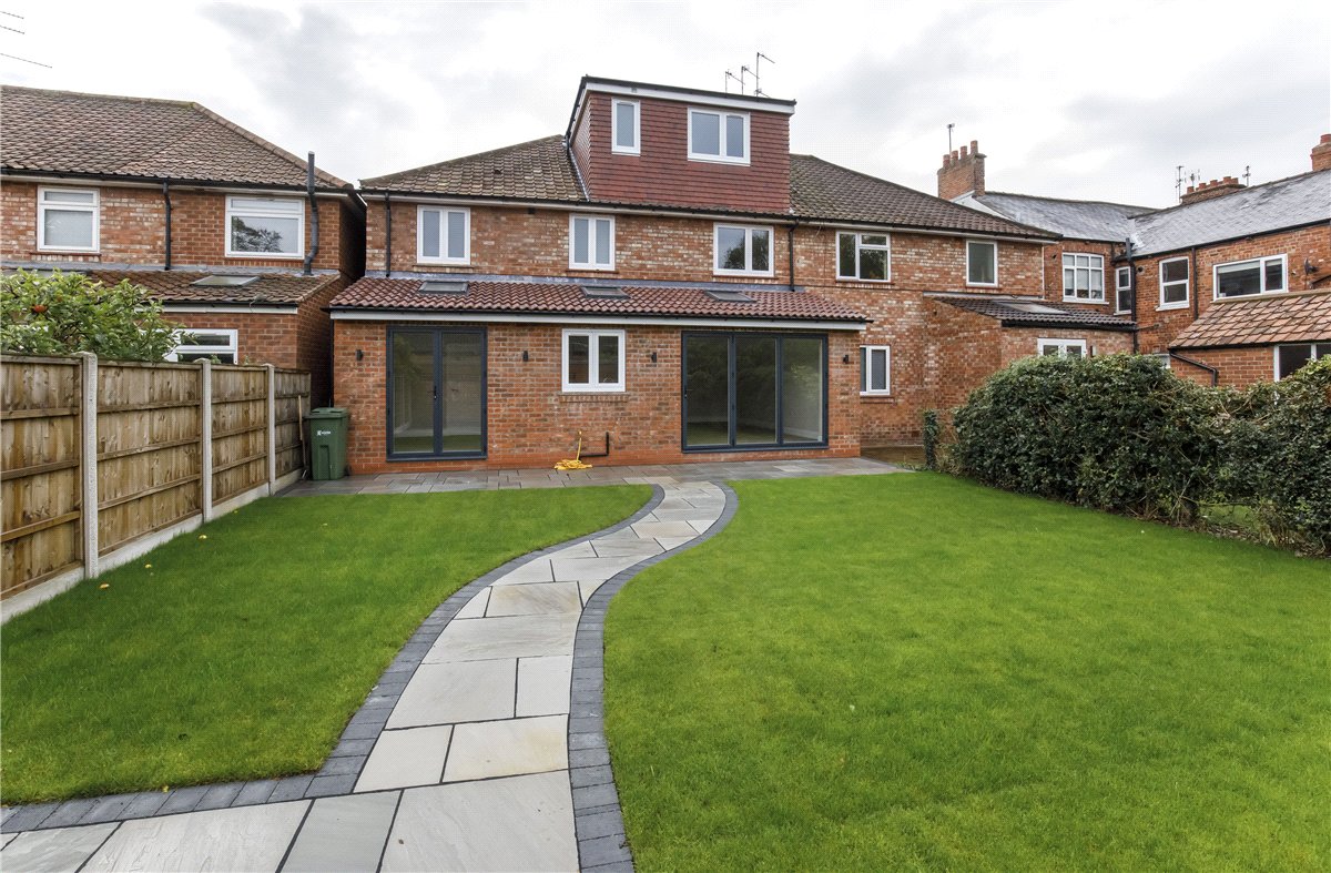 4 bedroom House, Moorland Road, York, YO10 - Available
