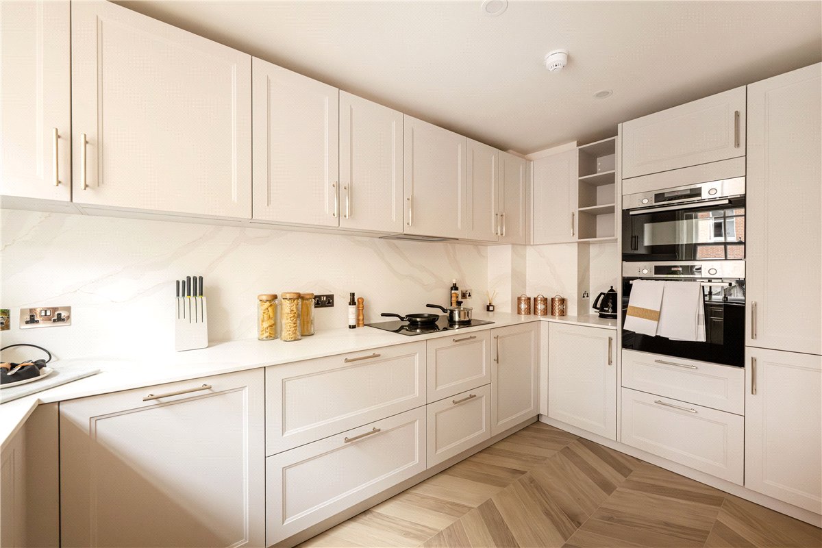3 bedroom House, Woods Mews, Mayfair, W1K - Available, Image 15