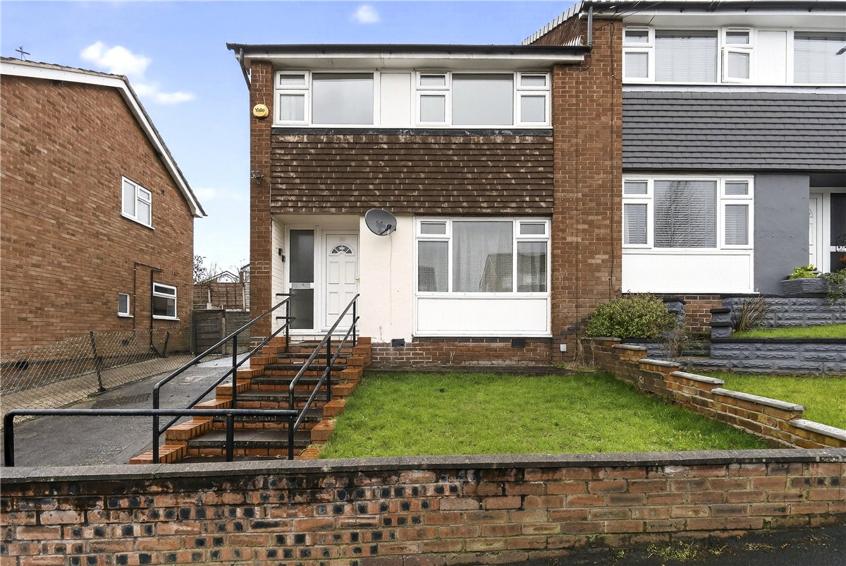 3 bedroom House, Kingsway, Bredbury, SK6 - Available