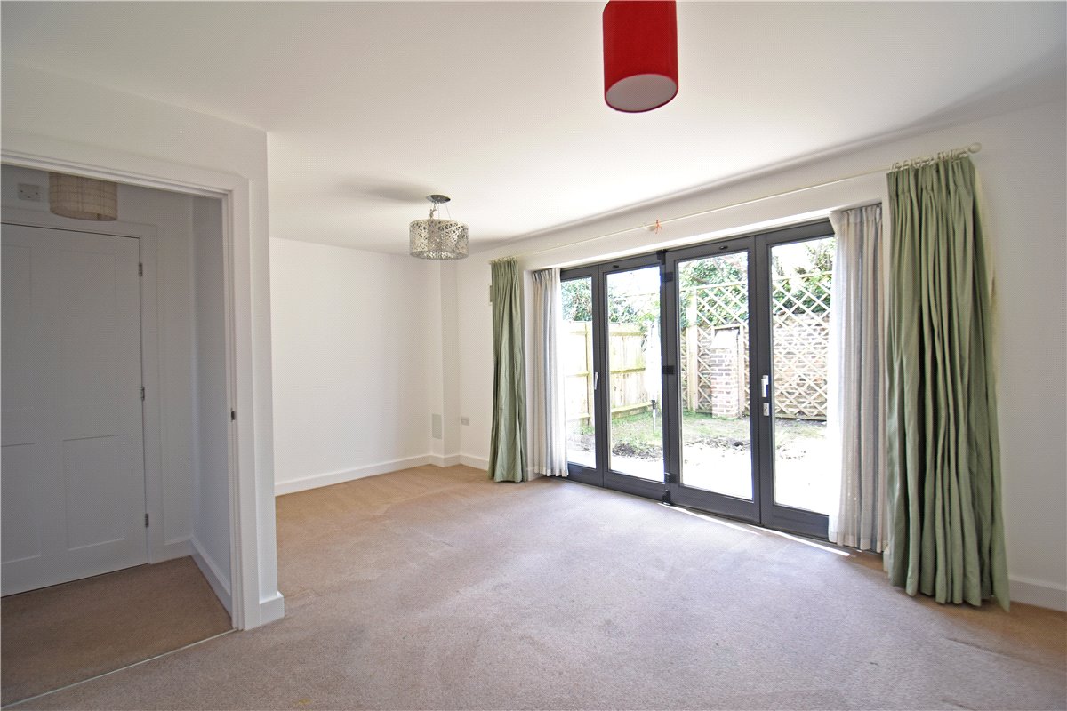 3 bedroom House, Swallow Gardens, Chesterton, CB4 - , Image 3