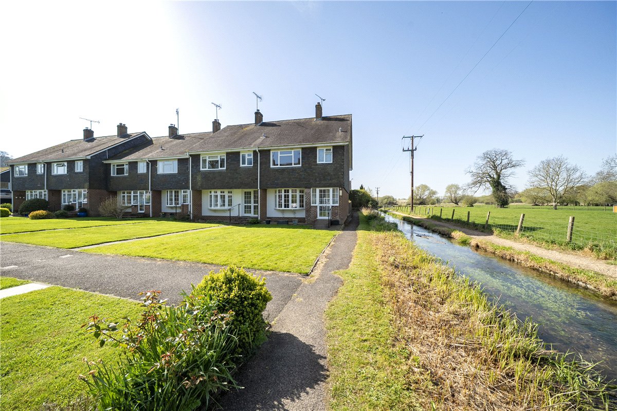 3 bedroom House, Nelson Close, Stockbridge, SO20 - Available