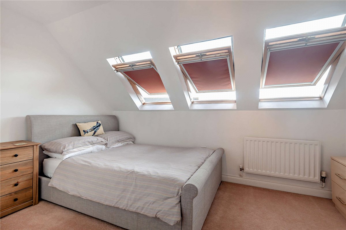 3 bedroom House, Urquhart Road, Thatcham, RG19 - Available, Image 14
