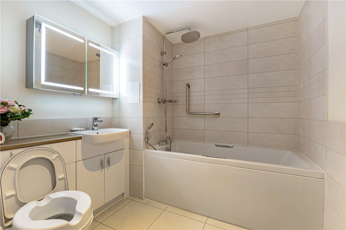 2 bedroom Flat, Granham Close, Marlborough, SN8 - Available, Image 10