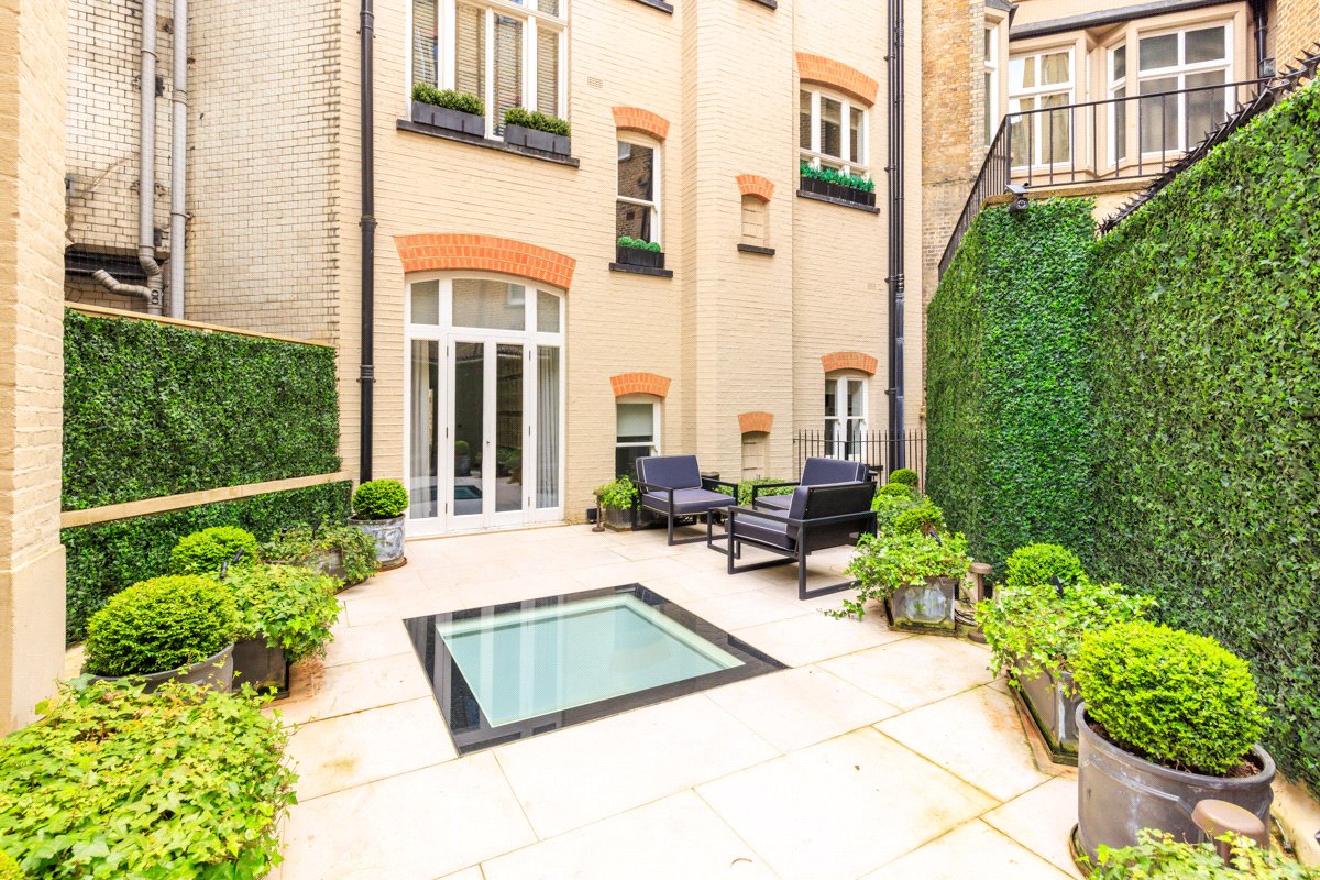 3 bedroom Flat, Pont Street, Knightsbridge, SW1X - Available, Image 4
