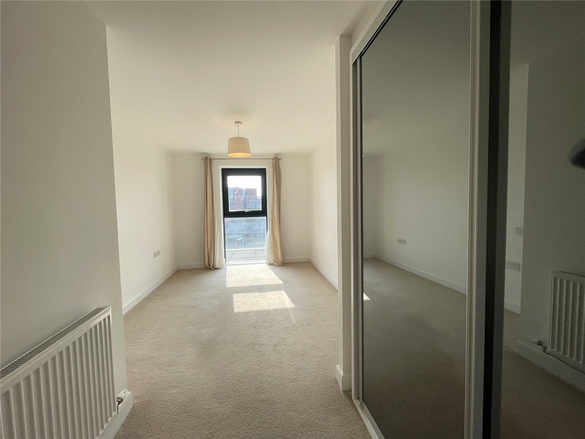 2 bedroom Flat, Racecourse Road, Newbury, RG14 - , Image 7