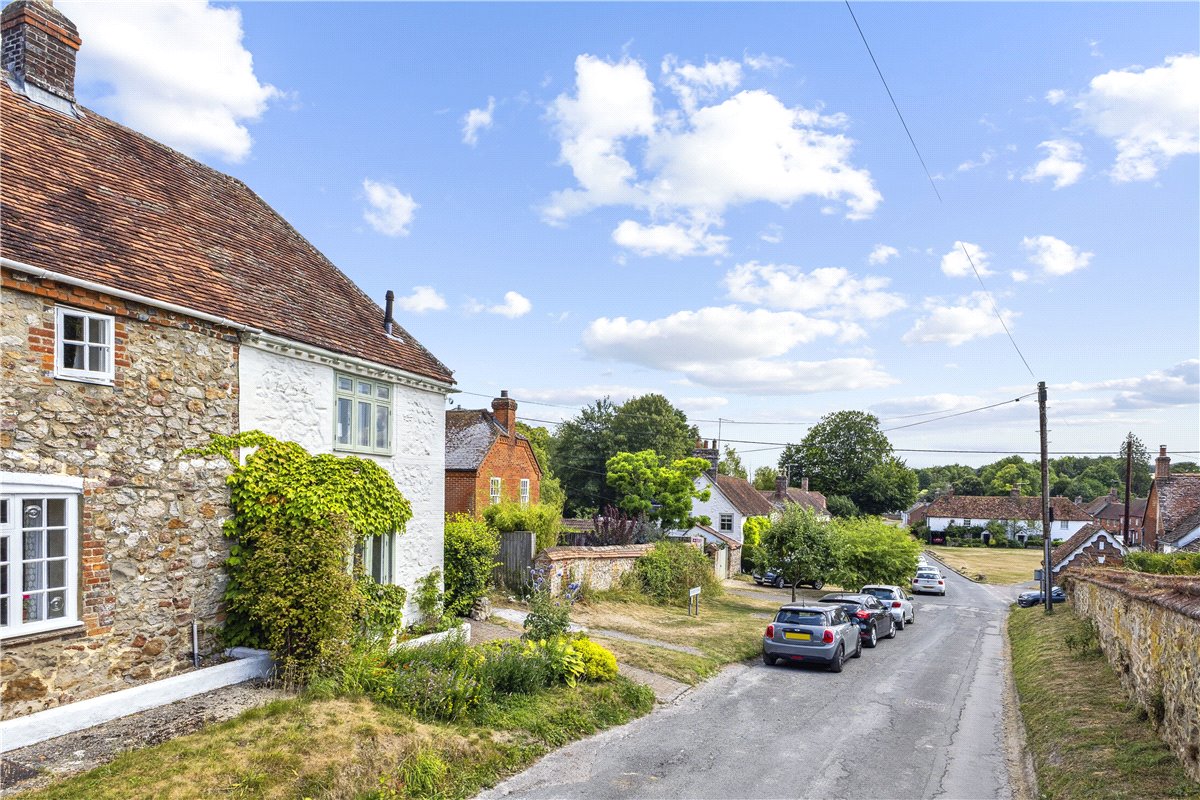 3 bedroom House, Crooked Corner, Aldbourne, SN8 - Available, Image 7