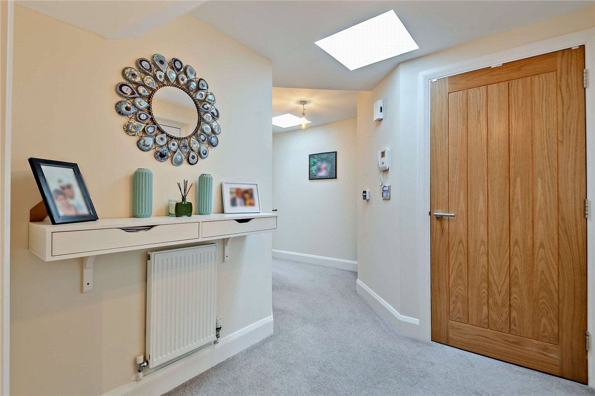 2 bedroom Flat, The Dolmans, Shaw, RG14 - Sold, Image 9