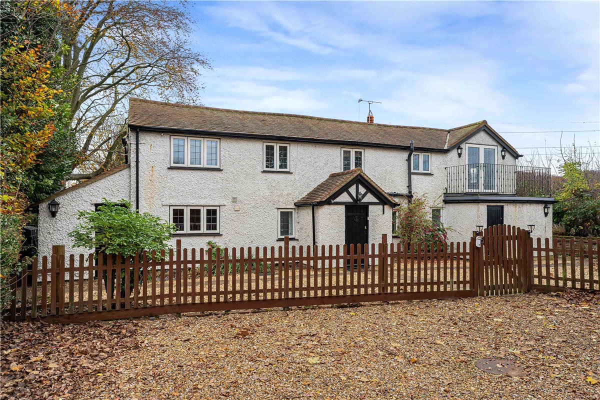 4 bedroom House, Frith Hill, South Heath, HP16 - Available