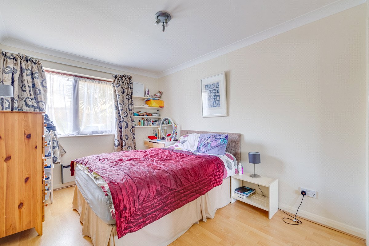 2 bedroom Flat, Maltings Place, Fulham, SW6 - Available, Image 2
