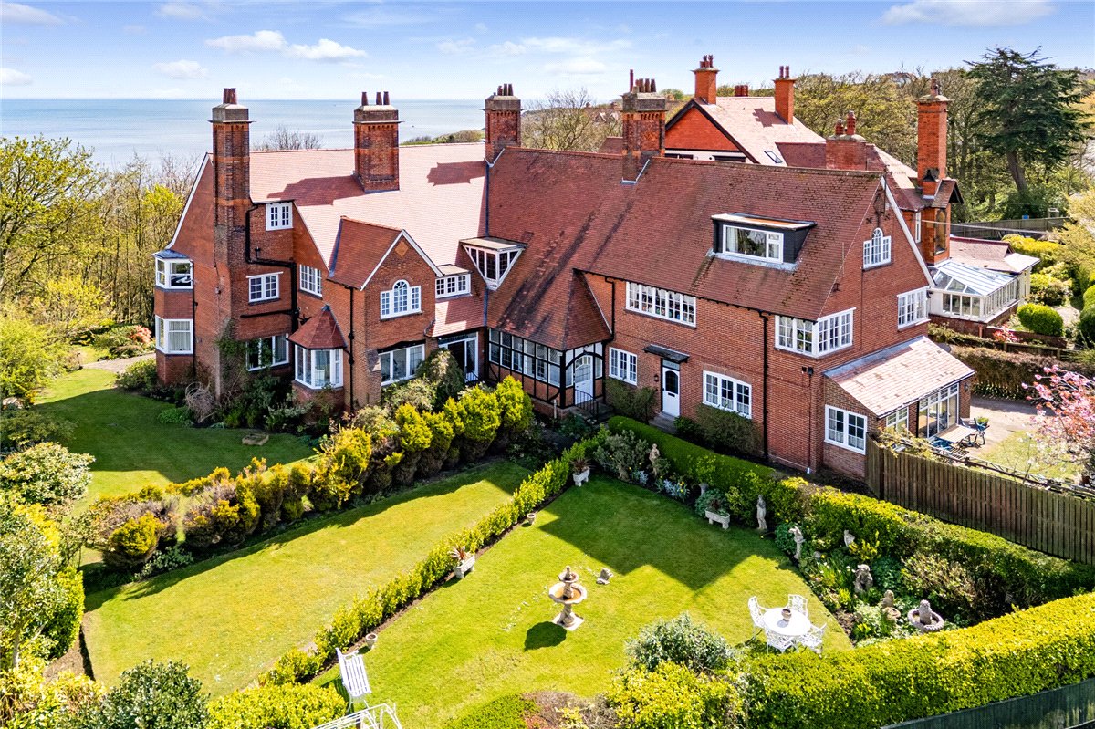 2 bedroom Flat, Holbeck Hill, Scarborough, YO11 - Available, Image 3