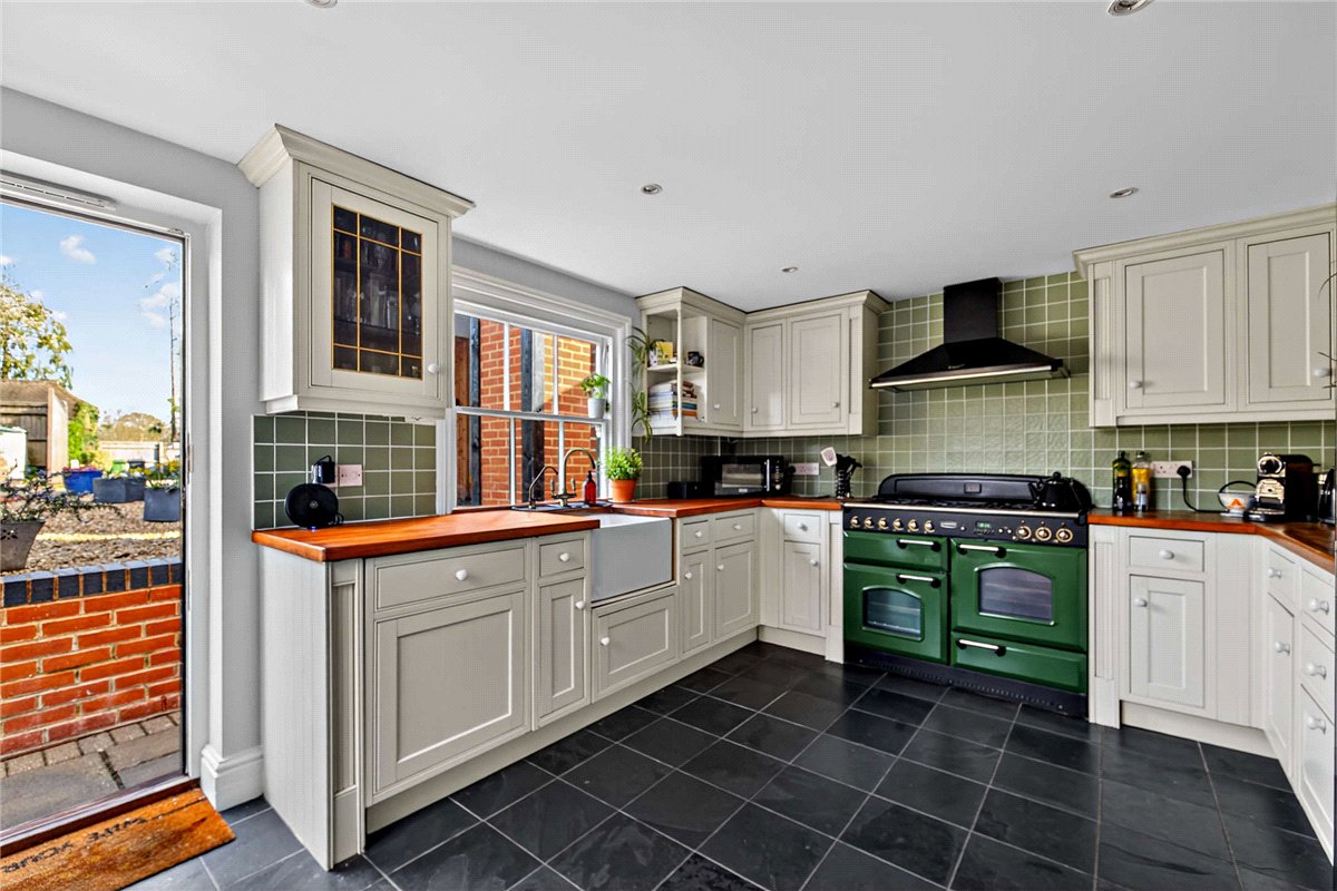 4 bedroom House, George Street, Kingsclere, RG20 - Available, Image 1