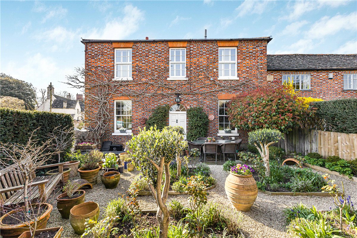 3 bedroom House, High Street, Eynsham, OX29 - Available