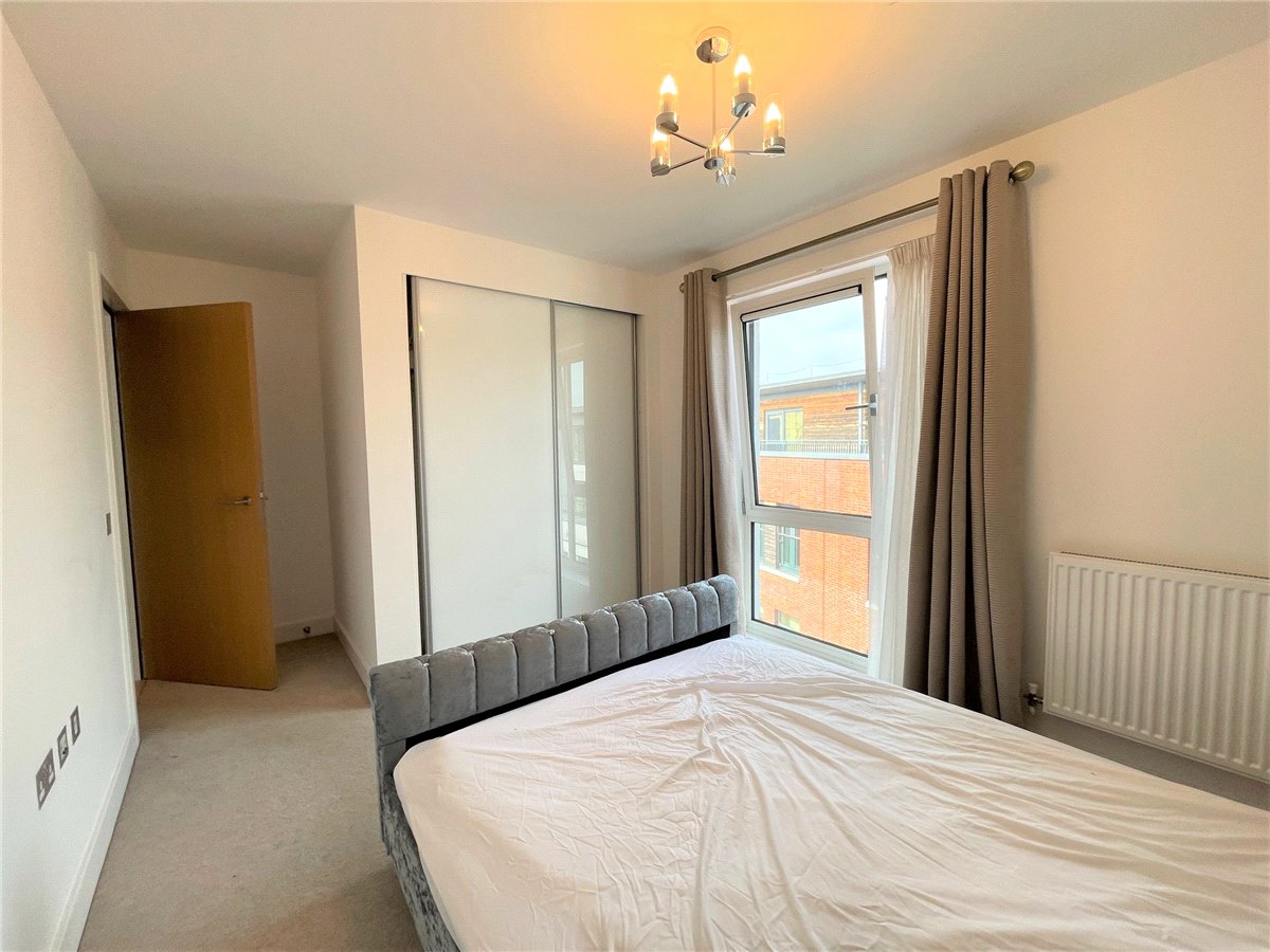 2 bedroom Flat, Park Way, Newbury, RG14 - , Image 8