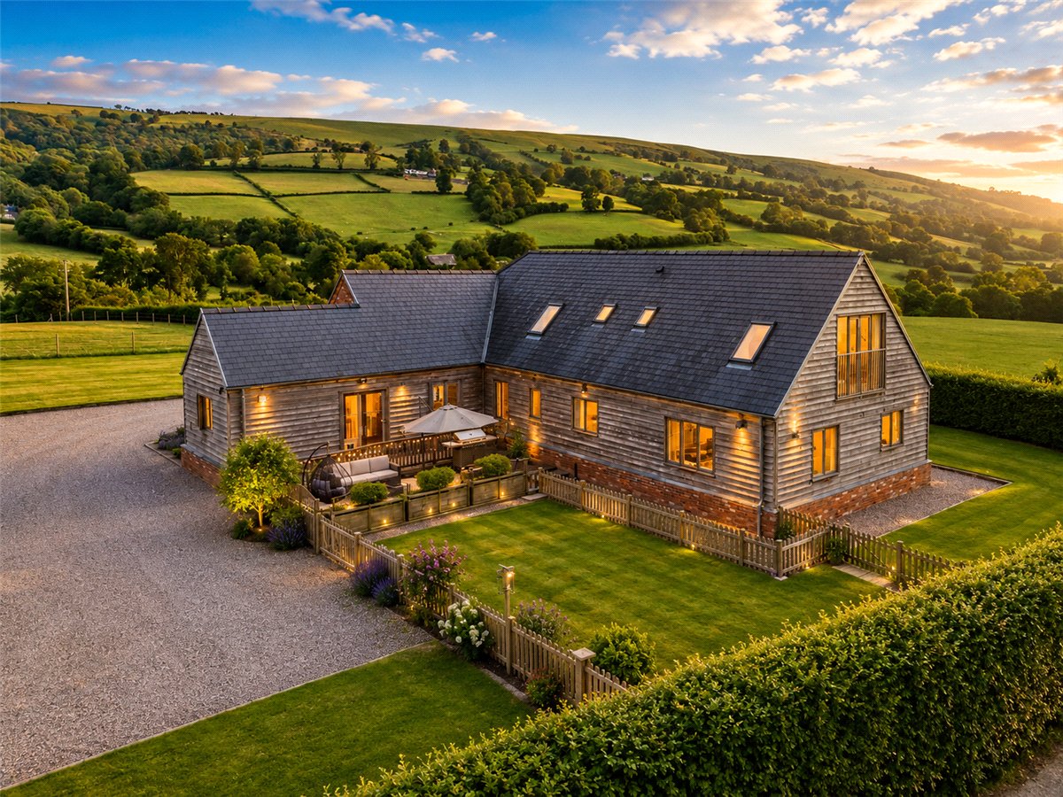 4 bedroom House, Trewern, Welshpool, SY21 - Available