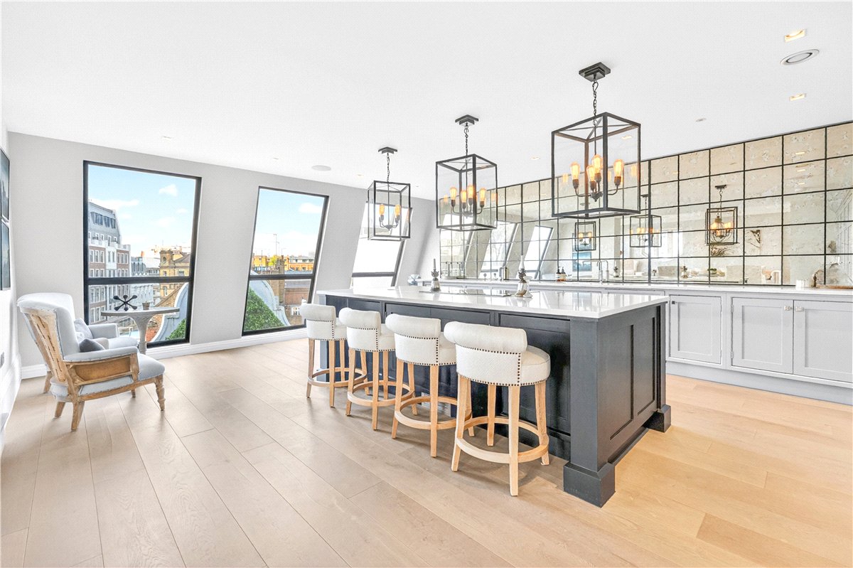 3 bedroom Flat, Tavistock Street, London, WC2E - Available