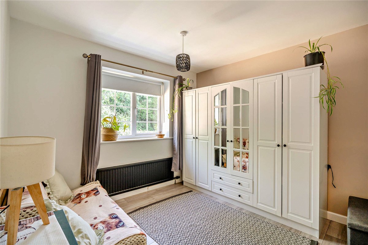 3 bedroom House, Anchor Road, Kingsclere, RG20 - Available, Image 16