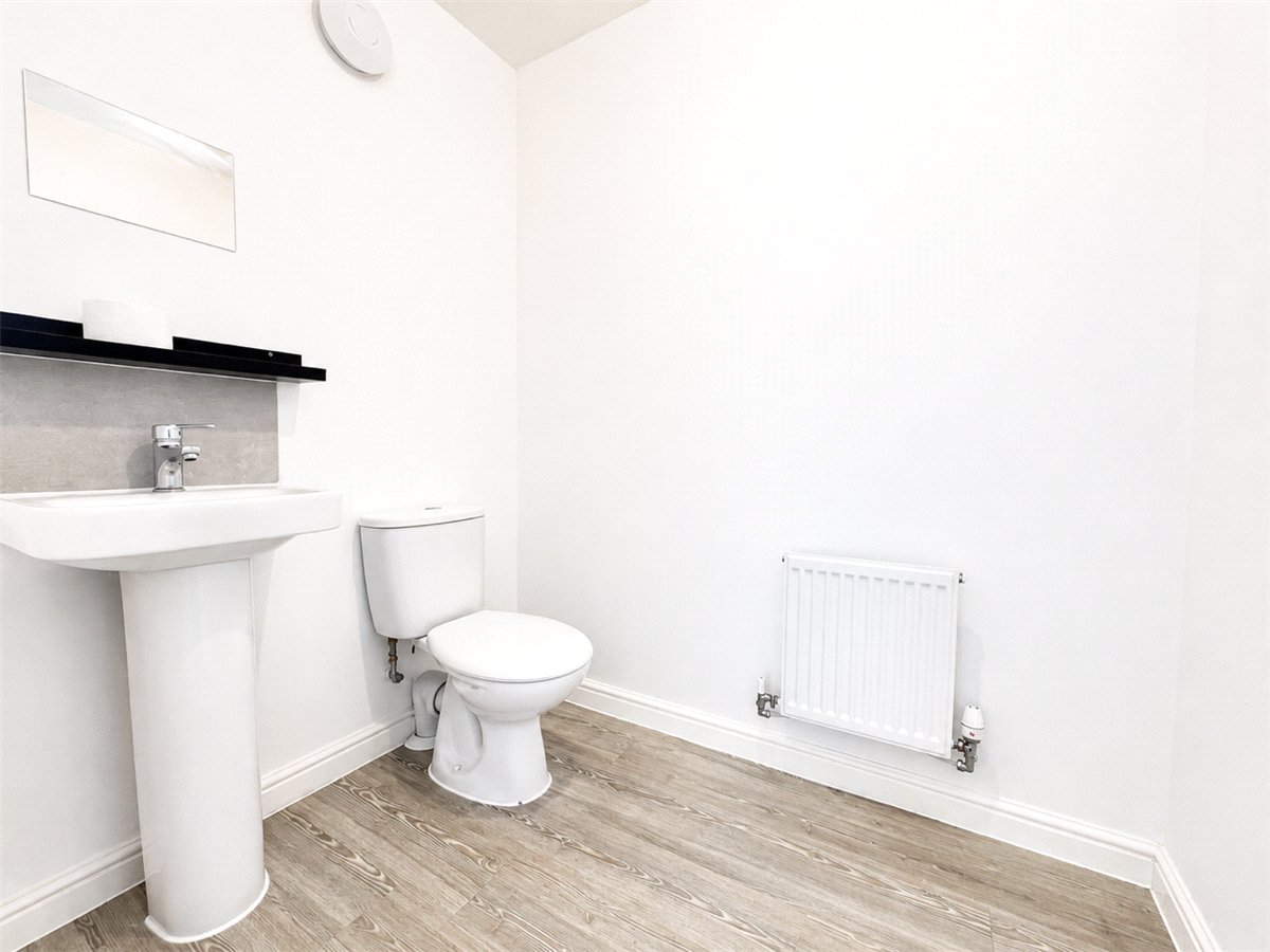 4 bedroom House, Flagpond Road, Whiteley, PO15 - Available, Image 3