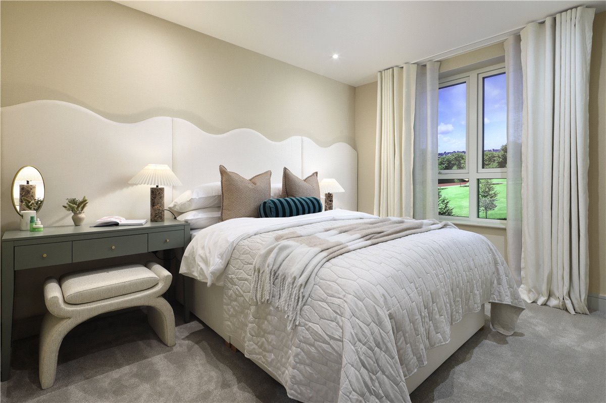 3 bedroom Flat, London Square Wandsworth Common, Springfield Drive, SW17 - Available, Image 8