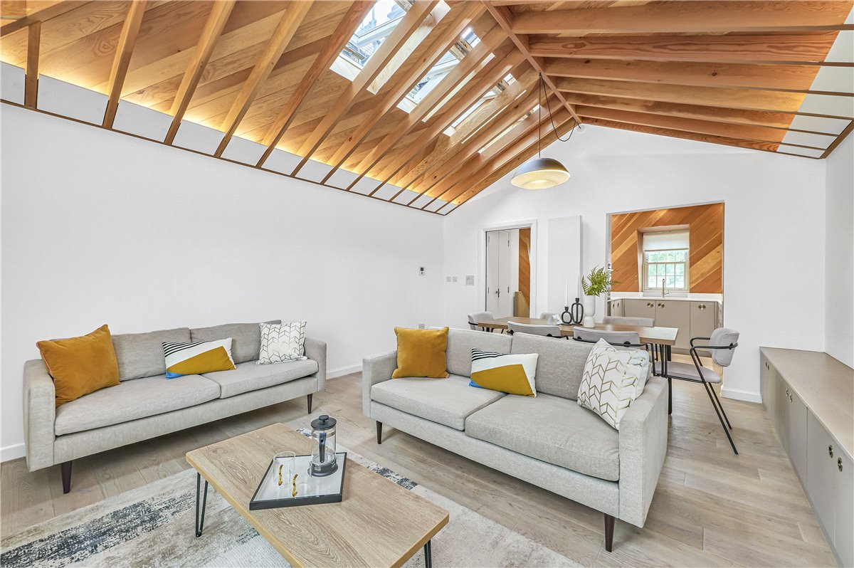 3 bedroom Maisonette, Marylebone High Street, Marylebone, W1U - Available