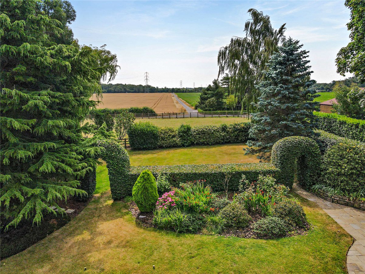 5 bedroom House, York Road, Wetherby, LS22 - Available, Image 2