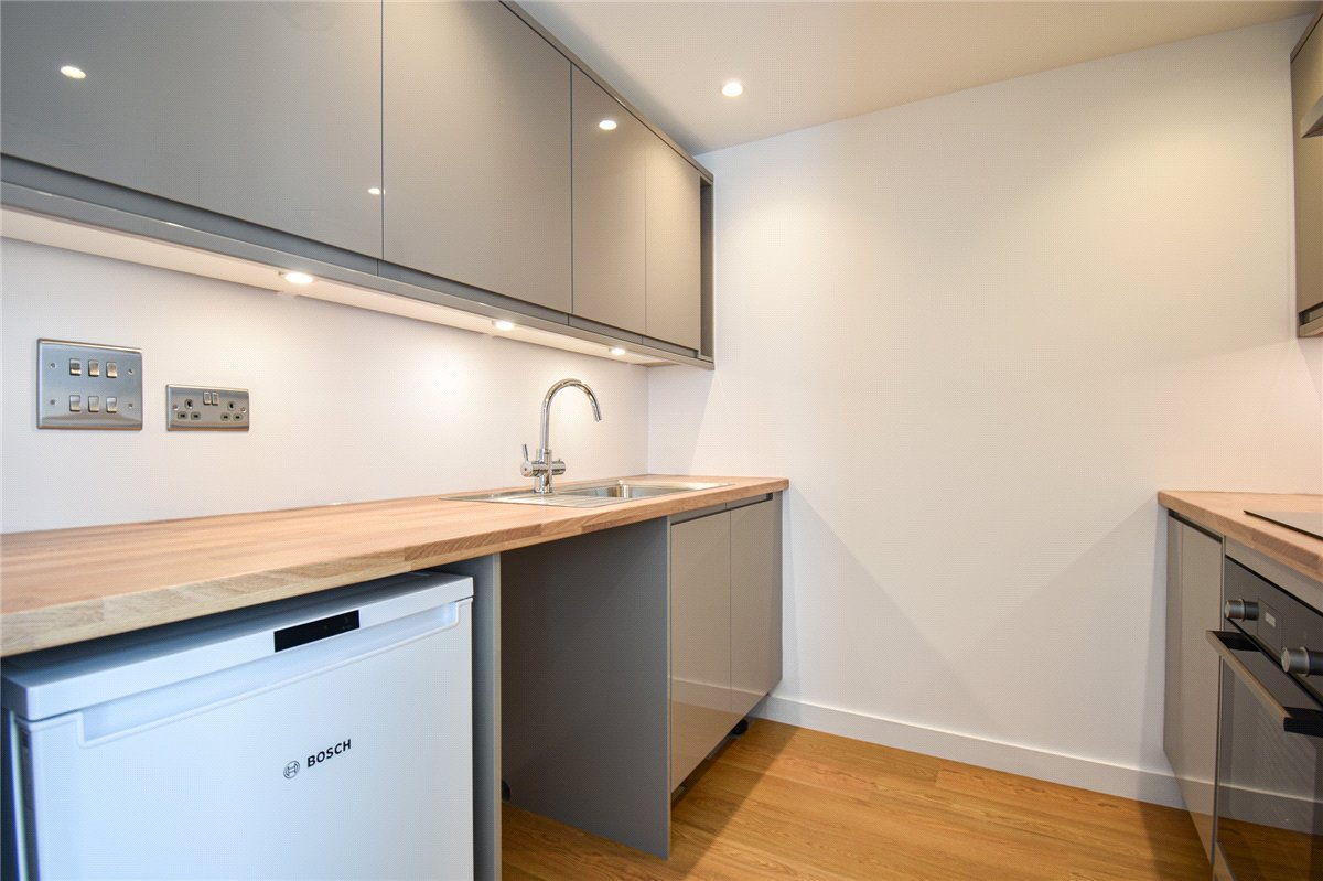 1 bedroom Flat, Wellington Court, Wellington Street, CB1 - Available, Image 4