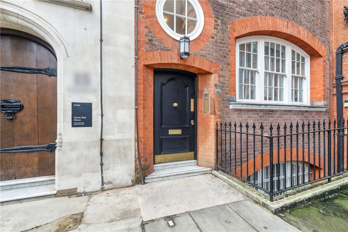 3 bedroom Maisonette, Stratton Street, Mayfair, W1J - Available, Image 2