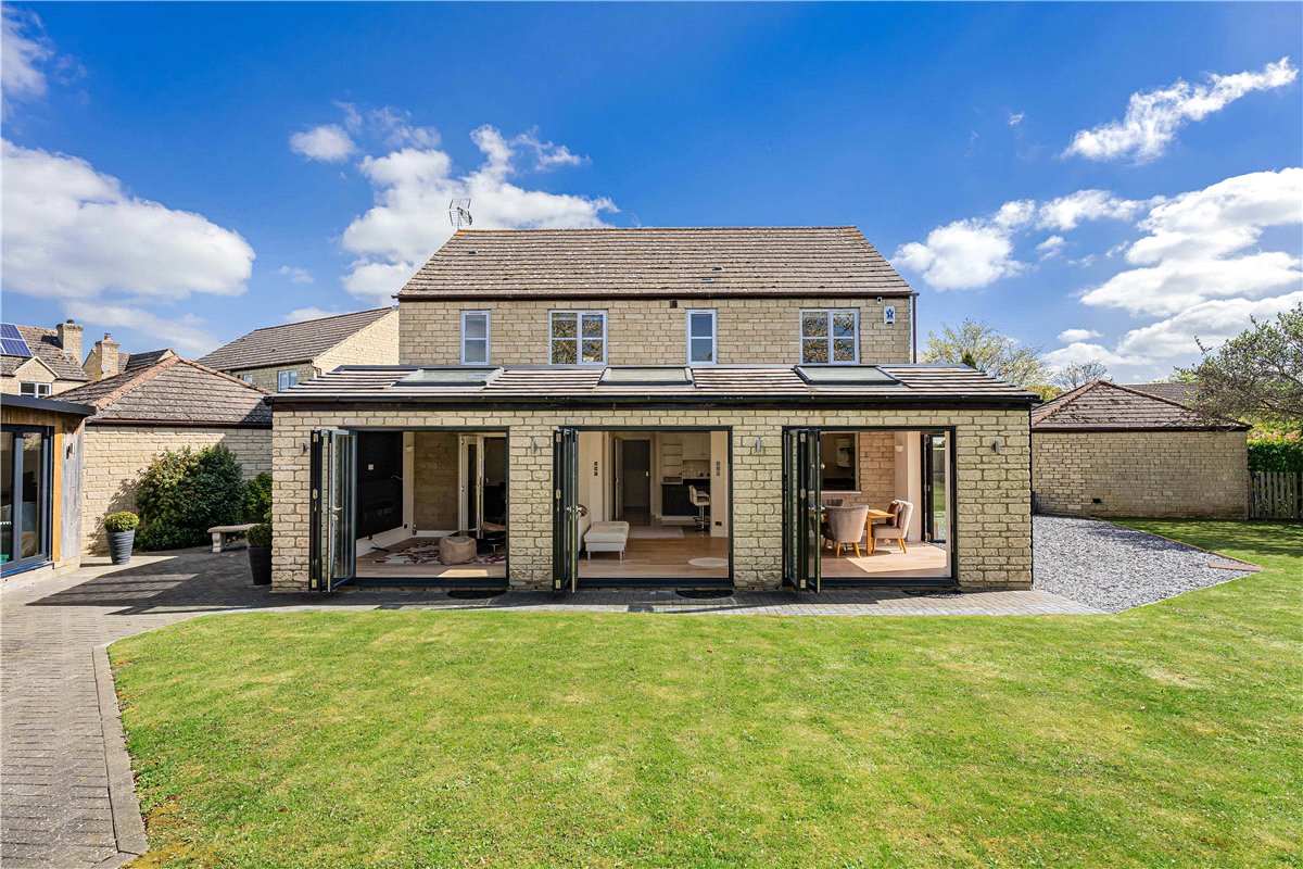 4 bedroom House, Willows Edge, Eynsham, OX29 - Available, Image 2