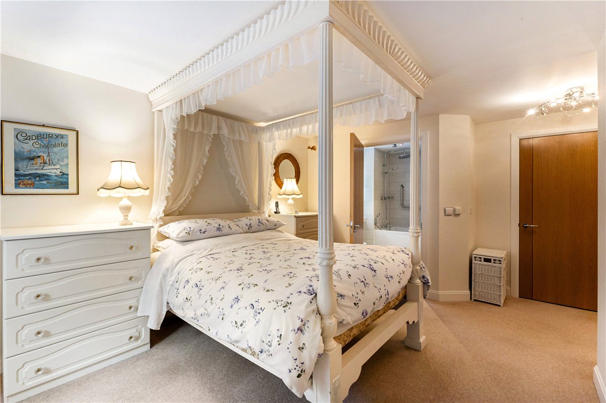 2 bedroom Flat, Granham Close, Marlborough, SN8 - Available, Image 9