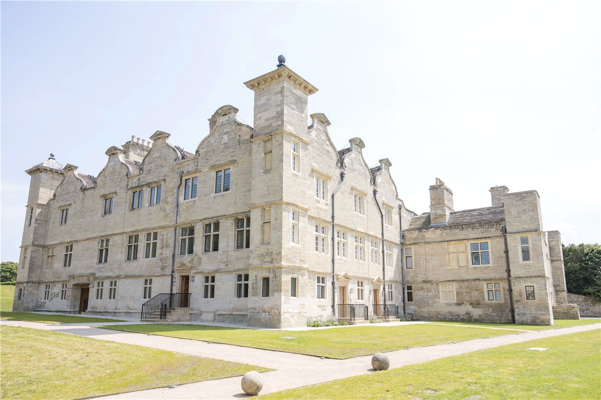 2 bedroom Flat, Shrewsbury, Ledston Hall, Back Newton Lane, WF10 - 