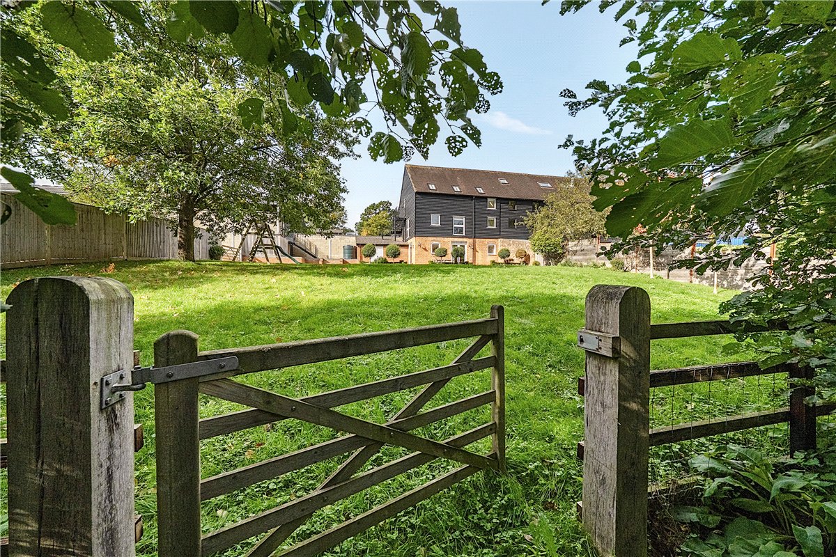 4 bedroom House, Adbury, Newbury, RG20 - Available